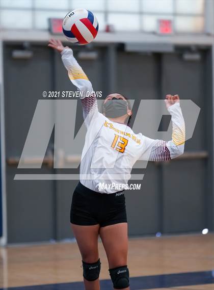 Thumbnail 1 in Rock Point vs. Tempe Prep (AIA 1A Finals) photogallery.