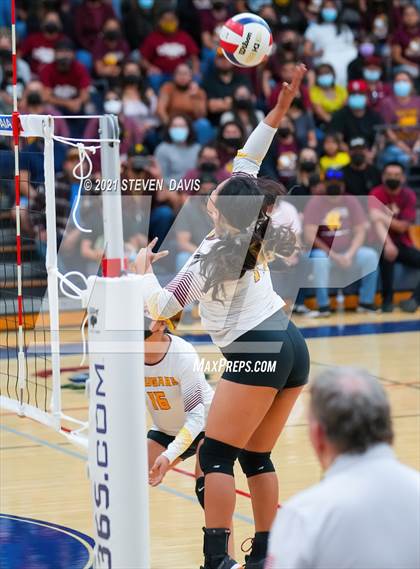 Thumbnail 3 in Rock Point vs. Tempe Prep (AIA 1A Finals) photogallery.
