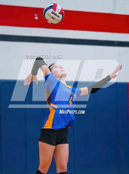 Thumbnail 2 in Rock Point vs. Tempe Prep (AIA 1A Finals) photogallery.
