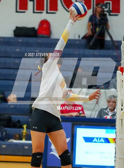 Thumbnail 2 in Rock Point vs. Tempe Prep (AIA 1A Finals) photogallery.