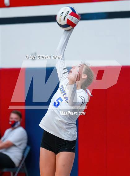 Thumbnail 3 in Rock Point vs. Tempe Prep (AIA 1A Finals) photogallery.