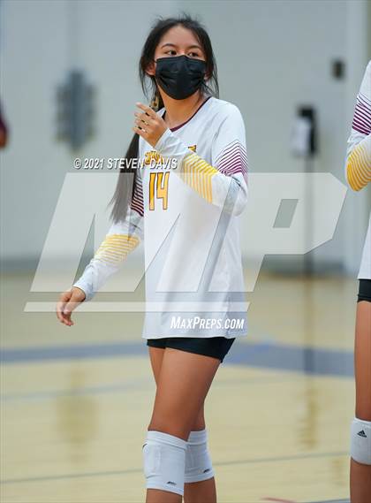 Thumbnail 2 in Rock Point vs. Tempe Prep (AIA 1A Finals) photogallery.