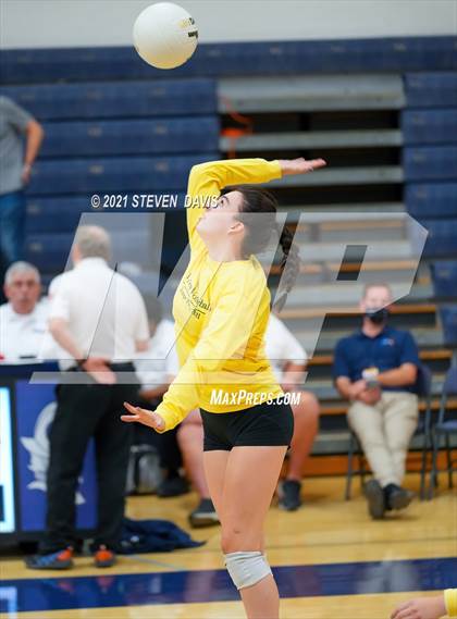 Thumbnail 1 in Rock Point vs. Tempe Prep (AIA 1A Finals) photogallery.