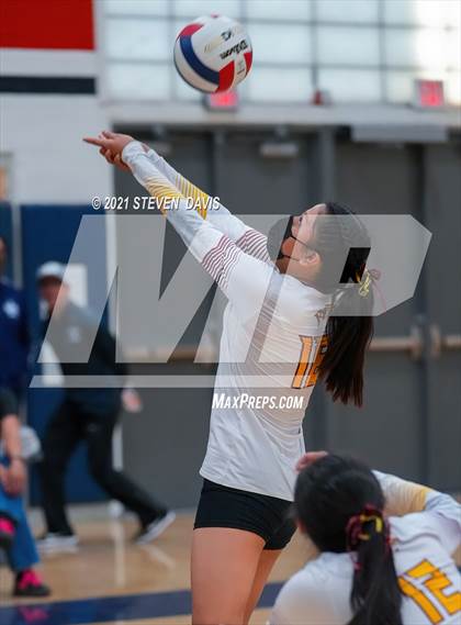 Thumbnail 3 in Rock Point vs. Tempe Prep (AIA 1A Finals) photogallery.