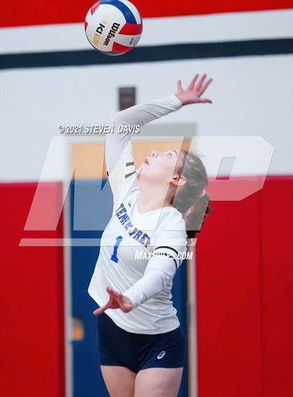 Thumbnail 3 in Rock Point vs. Tempe Prep (AIA 1A Finals) photogallery.