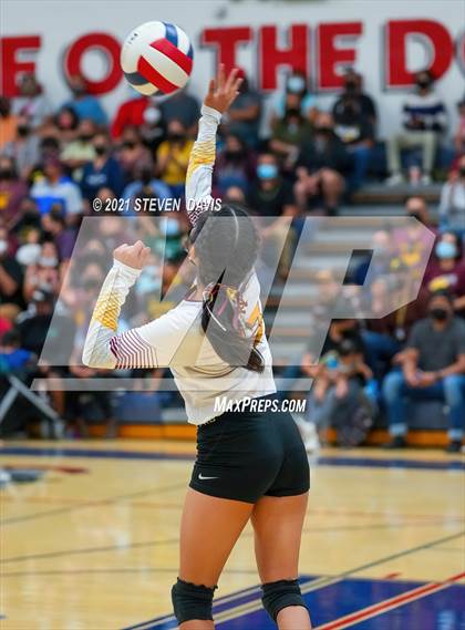 Thumbnail 3 in Rock Point vs. Tempe Prep (AIA 1A Finals) photogallery.