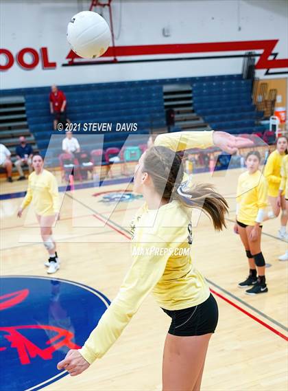 Thumbnail 2 in Rock Point vs. Tempe Prep (AIA 1A Finals) photogallery.
