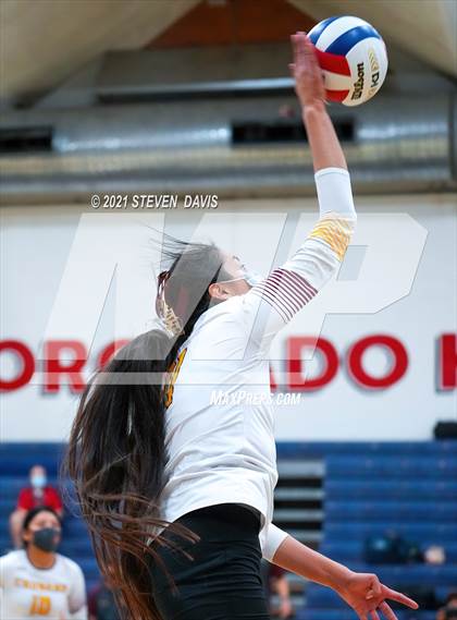 Thumbnail 1 in Rock Point vs. Tempe Prep (AIA 1A Finals) photogallery.