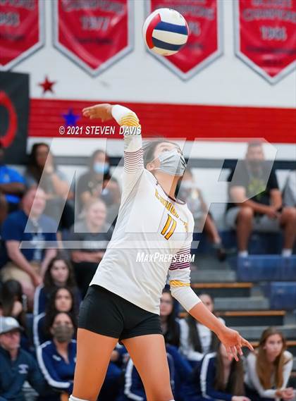 Thumbnail 2 in Rock Point vs. Tempe Prep (AIA 1A Finals) photogallery.