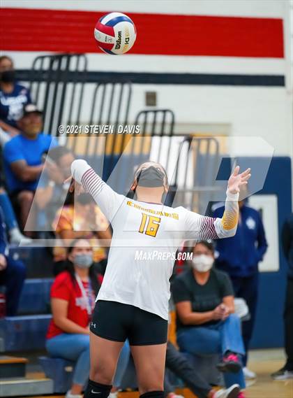 Thumbnail 2 in Rock Point vs. Tempe Prep (AIA 1A Finals) photogallery.