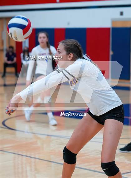 Thumbnail 3 in Rock Point vs. Tempe Prep (AIA 1A Finals) photogallery.