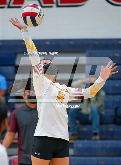 Thumbnail 3 in Rock Point vs. Tempe Prep (AIA 1A Finals) photogallery.