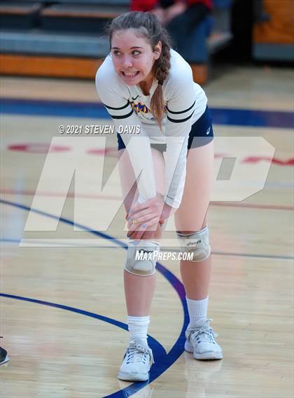 Thumbnail 3 in Rock Point vs. Tempe Prep (AIA 1A Finals) photogallery.