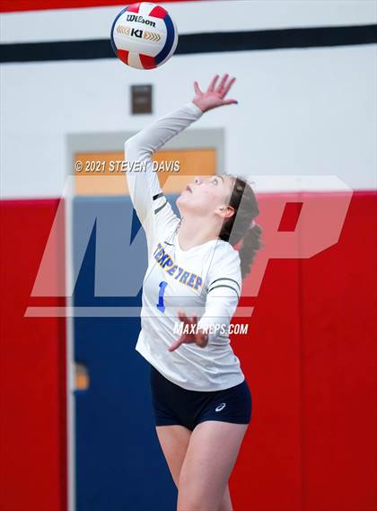 Thumbnail 3 in Rock Point vs. Tempe Prep (AIA 1A Finals) photogallery.