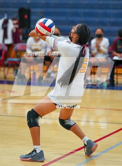 Thumbnail 2 in Rock Point vs. Tempe Prep (AIA 1A Finals) photogallery.