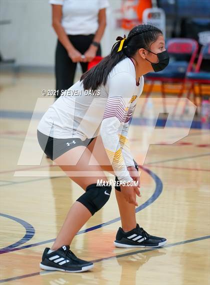 Thumbnail 3 in Rock Point vs. Tempe Prep (AIA 1A Finals) photogallery.