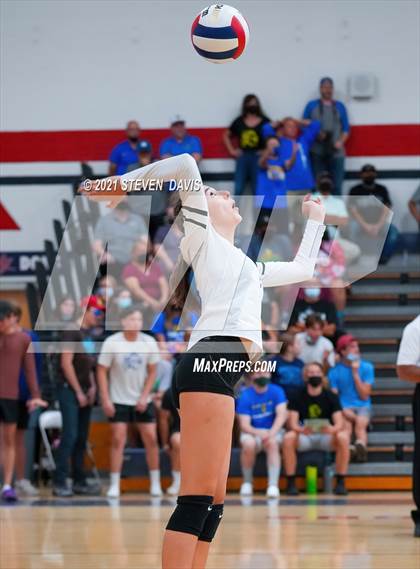 Thumbnail 3 in Rock Point vs. Tempe Prep (AIA 1A Finals) photogallery.