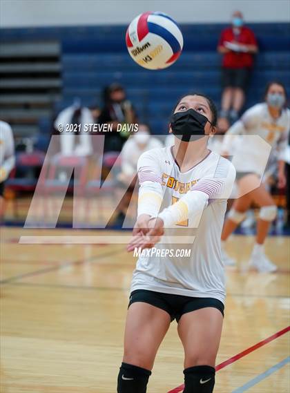 Thumbnail 1 in Rock Point vs. Tempe Prep (AIA 1A Finals) photogallery.