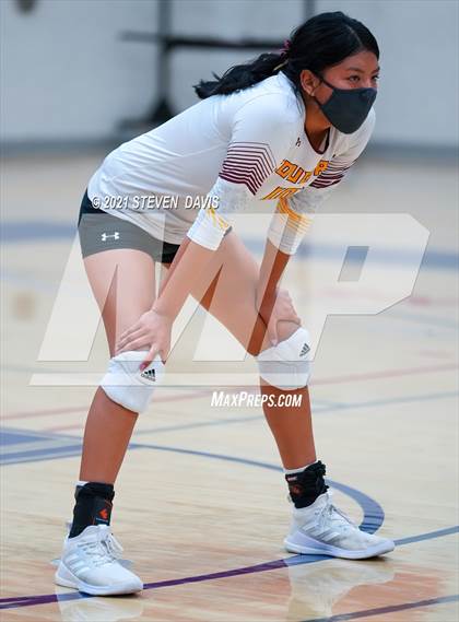 Thumbnail 1 in Rock Point vs. Tempe Prep (AIA 1A Finals) photogallery.