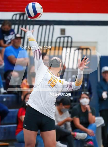 Thumbnail 1 in Rock Point vs. Tempe Prep (AIA 1A Finals) photogallery.