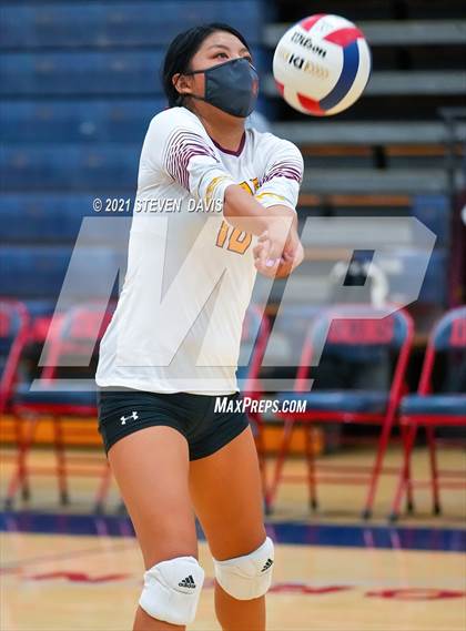 Thumbnail 3 in Rock Point vs. Tempe Prep (AIA 1A Finals) photogallery.