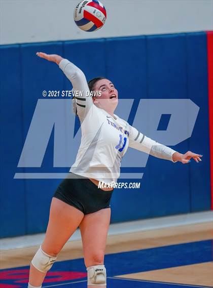 Thumbnail 2 in Rock Point vs. Tempe Prep (AIA 1A Finals) photogallery.