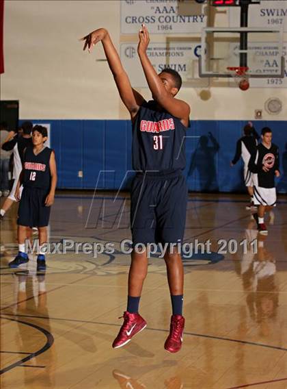 Thumbnail 3 in Bellarmine-Jefferson vs. Glendale (Bulldog Tournament) photogallery.