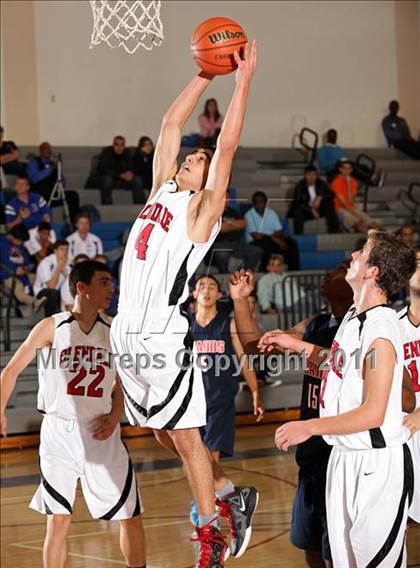 Thumbnail 3 in Bellarmine-Jefferson vs. Glendale (Bulldog Tournament) photogallery.