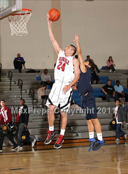 Thumbnail 3 in Bellarmine-Jefferson vs. Glendale (Bulldog Tournament) photogallery.