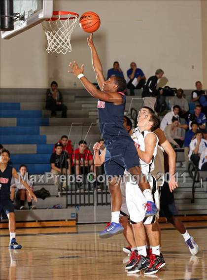 Thumbnail 3 in Bellarmine-Jefferson vs. Glendale (Bulldog Tournament) photogallery.