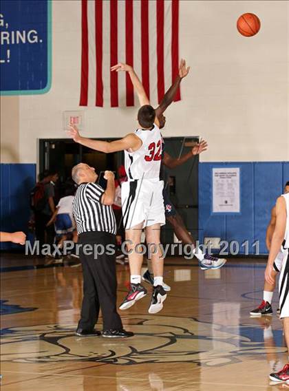 Thumbnail 2 in Bellarmine-Jefferson vs. Glendale (Bulldog Tournament) photogallery.