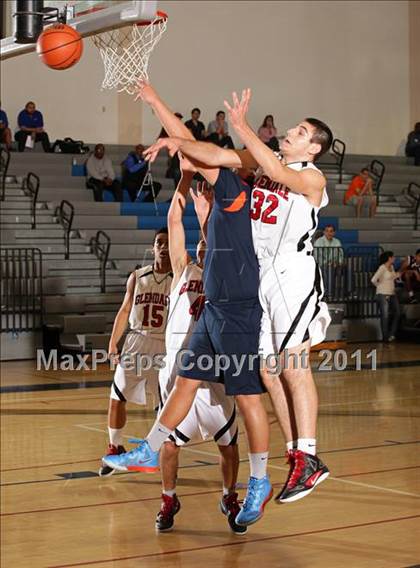 Thumbnail 3 in Bellarmine-Jefferson vs. Glendale (Bulldog Tournament) photogallery.