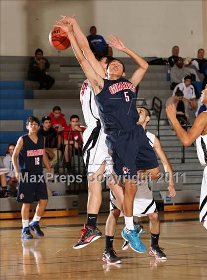 Thumbnail 3 in Bellarmine-Jefferson vs. Glendale (Bulldog Tournament) photogallery.