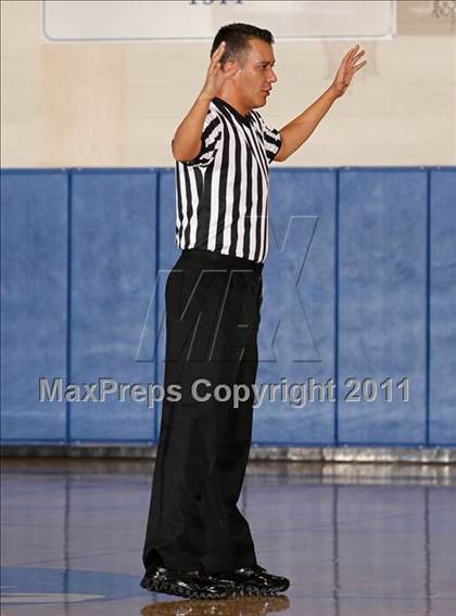 Thumbnail 1 in Bellarmine-Jefferson vs. Glendale (Bulldog Tournament) photogallery.