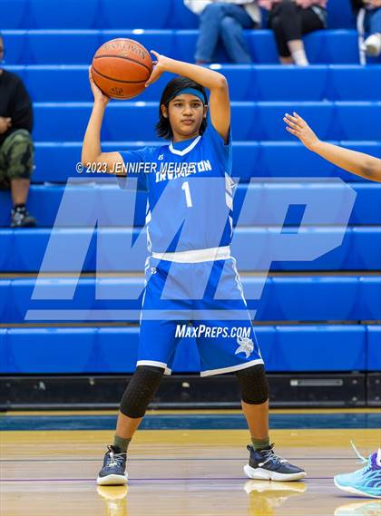 Thumbnail 1 in Irvington vs Mt. Eden photogallery.