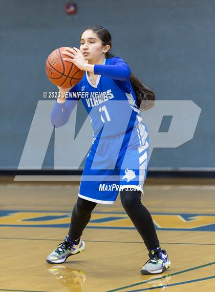 Thumbnail 2 in Irvington vs Mt. Eden photogallery.