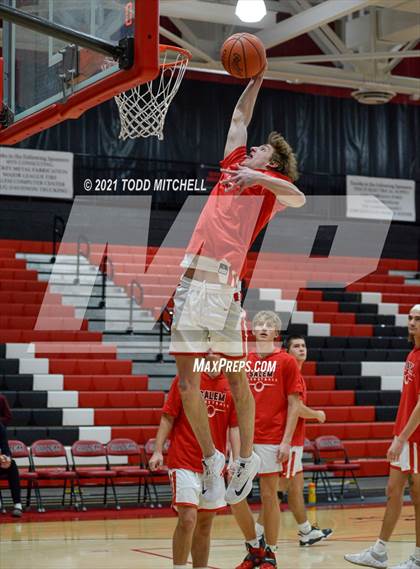 Thumbnail 2 in Salem vs South Range (Salem Basketball Holiday Classic) photogallery.