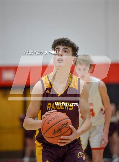 Thumbnail 2 in Salem vs South Range (Salem Basketball Holiday Classic) photogallery.