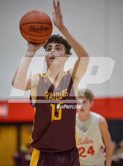 Thumbnail 3 in Salem vs South Range (Salem Basketball Holiday Classic) photogallery.