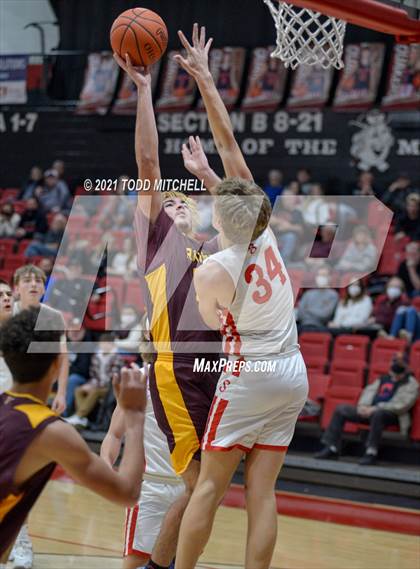 Thumbnail 1 in Salem vs South Range (Salem Basketball Holiday Classic) photogallery.