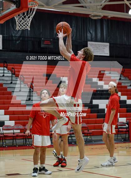 Thumbnail 1 in Salem vs South Range (Salem Basketball Holiday Classic) photogallery.