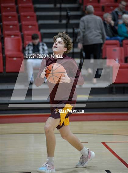 Thumbnail 1 in Salem vs South Range (Salem Basketball Holiday Classic) photogallery.