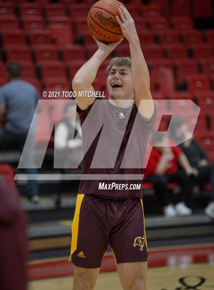 Thumbnail 2 in Salem vs South Range (Salem Basketball Holiday Classic) photogallery.