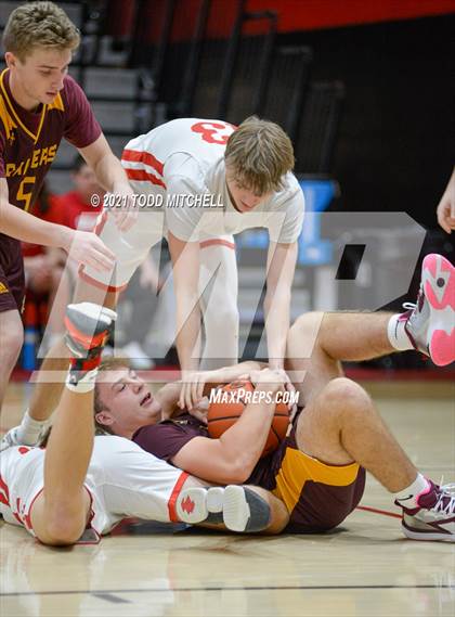 Thumbnail 3 in Salem vs South Range (Salem Basketball Holiday Classic) photogallery.