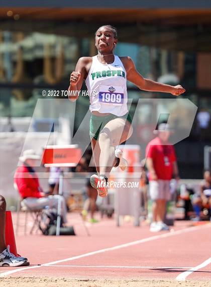 Thumbnail 1 in UIL 6A State Track Meet photogallery.