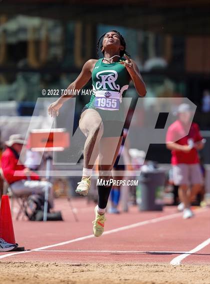 Thumbnail 1 in UIL 6A State Track Meet photogallery.
