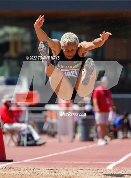 Thumbnail 1 in UIL 6A State Track Meet photogallery.