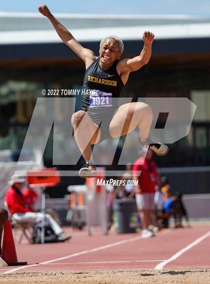 Thumbnail 3 in UIL 6A State Track Meet photogallery.