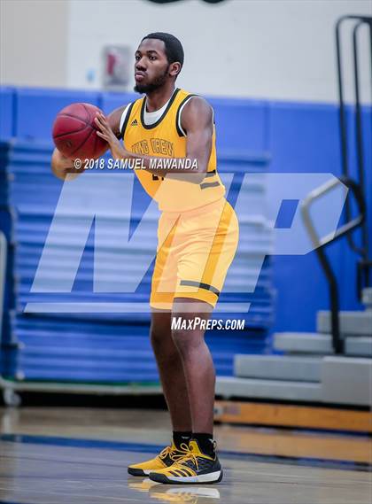 Thumbnail 3 in Burbank vs King/Drew (Spot Up Southern California Classic) photogallery.