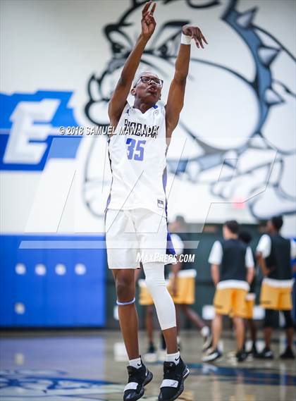 Thumbnail 3 in Burbank vs King/Drew (Spot Up Southern California Classic) photogallery.